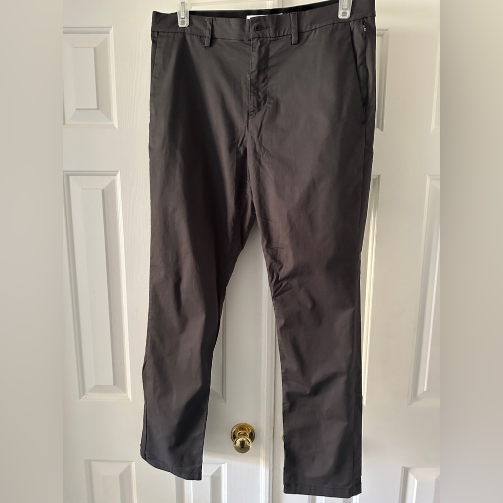 Old Navy Ultimate Tech Built-In Flex Pants - Dark Grey - Men’s (34x32)